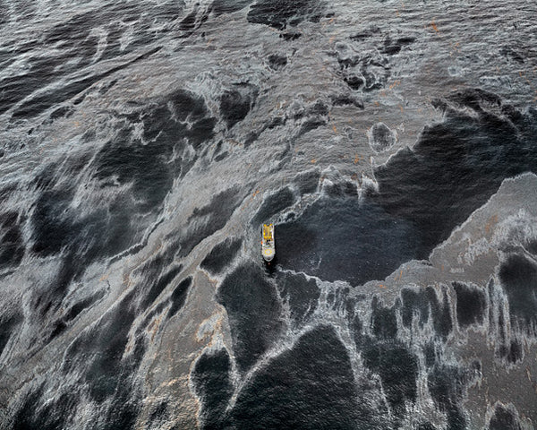 CV86 - Edward Burtynsky, Oil & Water