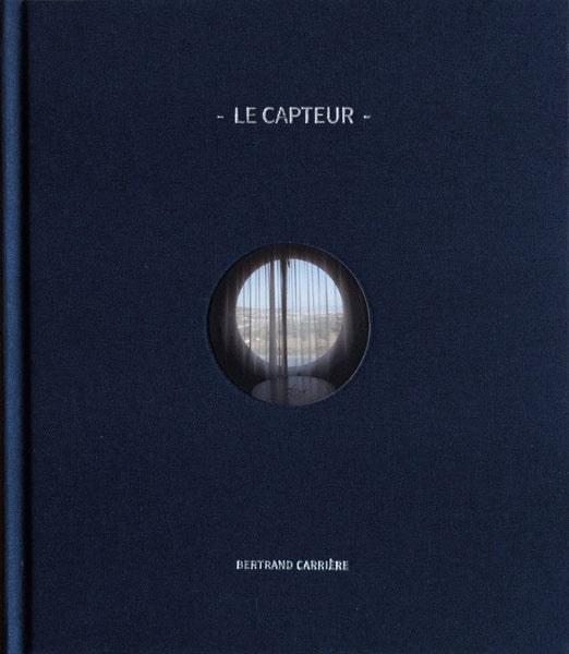 Bertrand Carrière, Le capteur, Les Éditions du renard, Montréal, 2015, 200 pages, 142 photographies. Édition limitée.